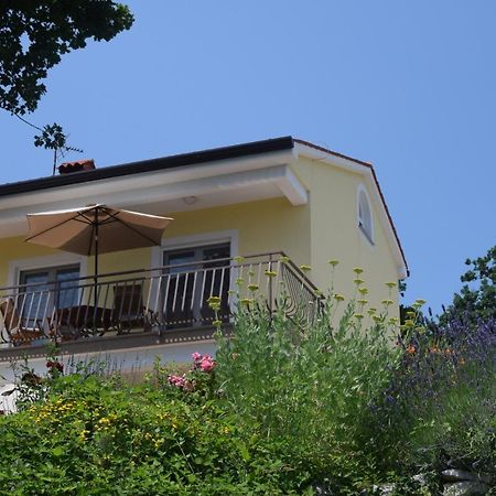 Apartments Sandra Brseč Екстериор снимка