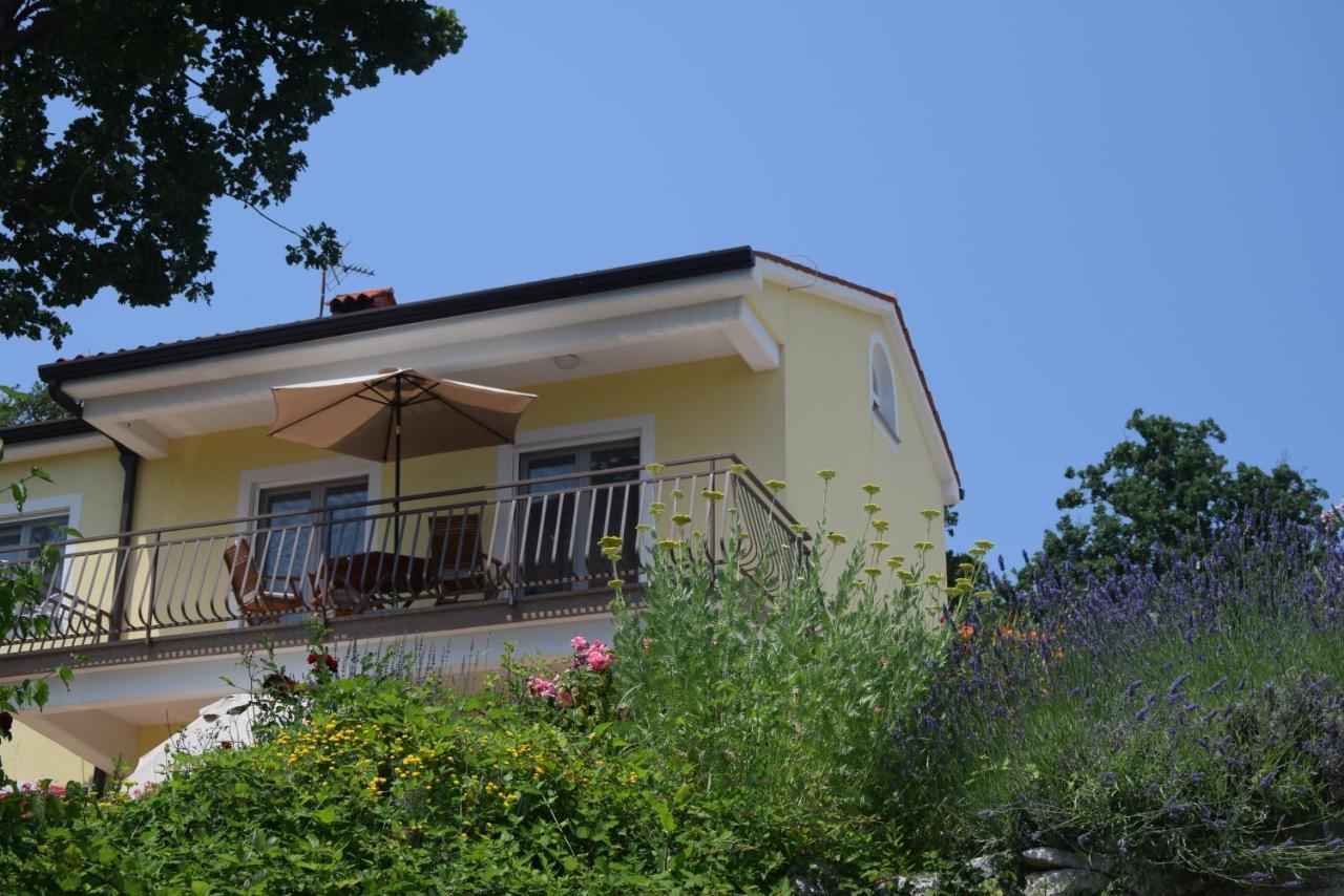Apartments Sandra Brseč Екстериор снимка