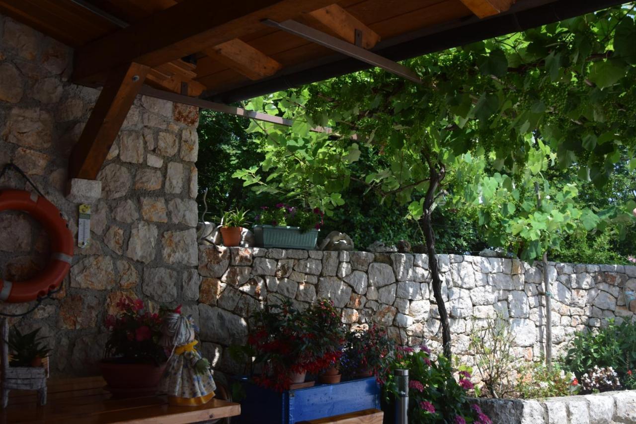 Apartments Sandra Brseč Екстериор снимка