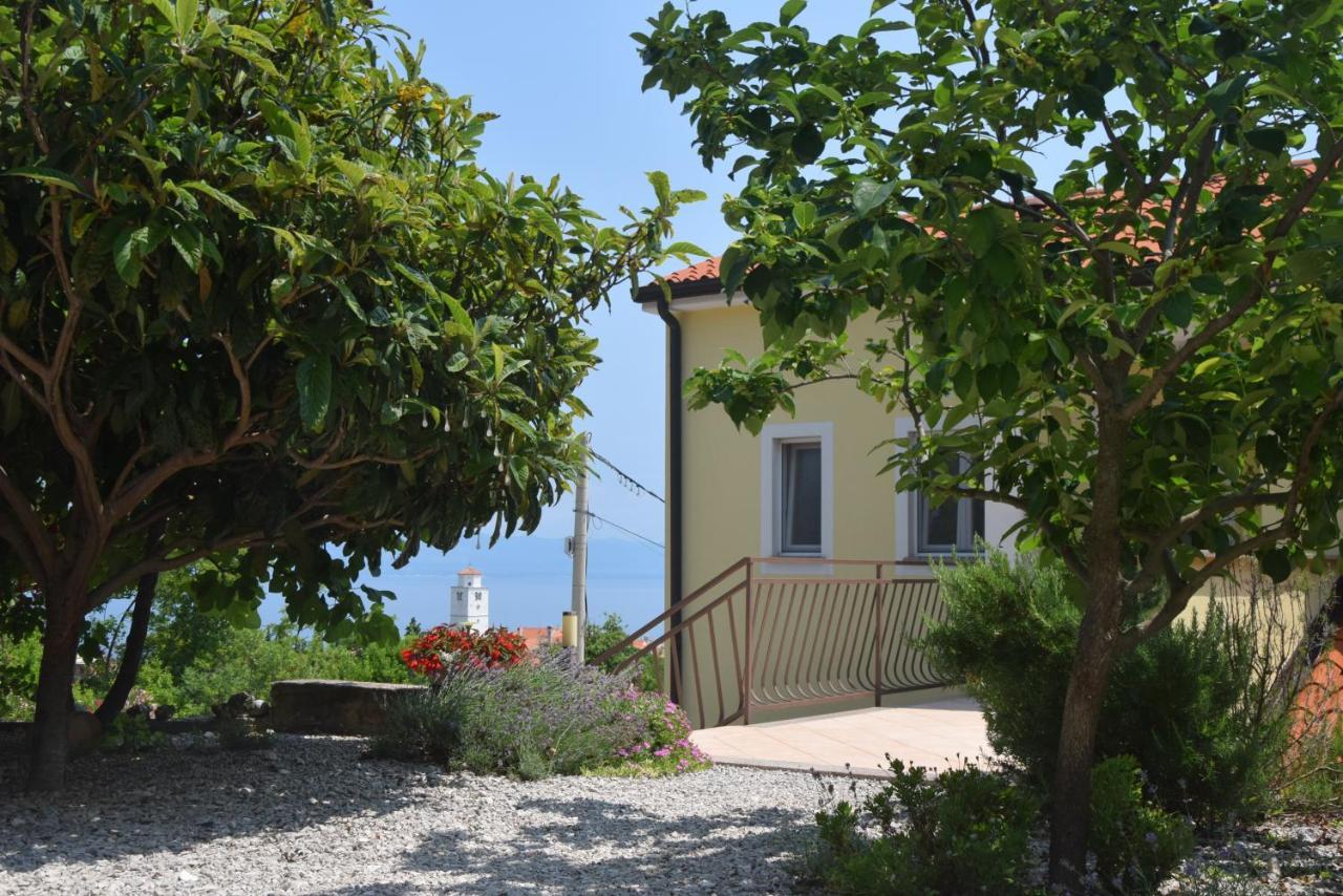 Apartments Sandra Brseč Екстериор снимка