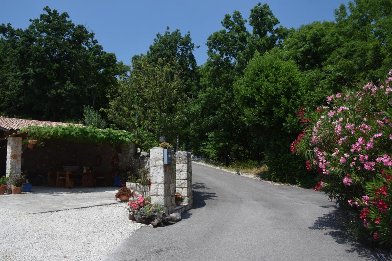Apartments Sandra Brseč Екстериор снимка