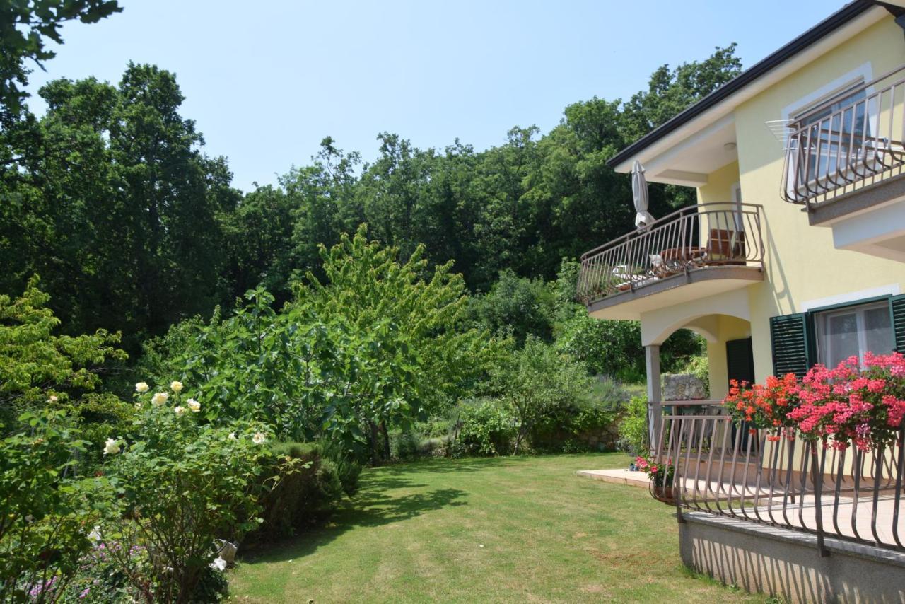 Apartments Sandra Brseč Екстериор снимка