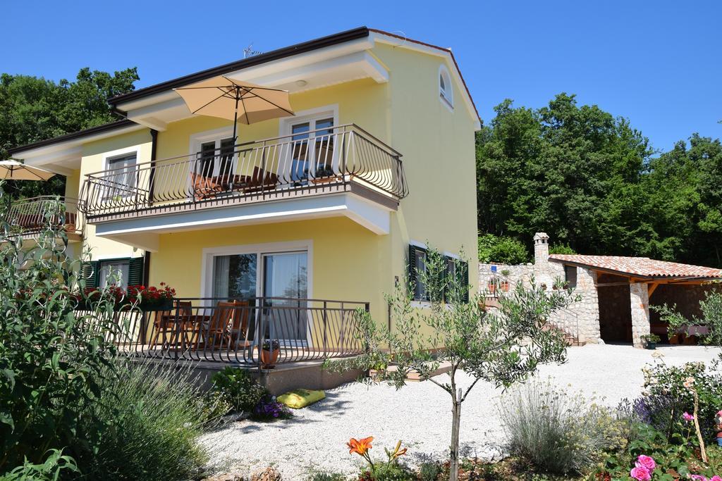 Apartments Sandra Brseč Екстериор снимка