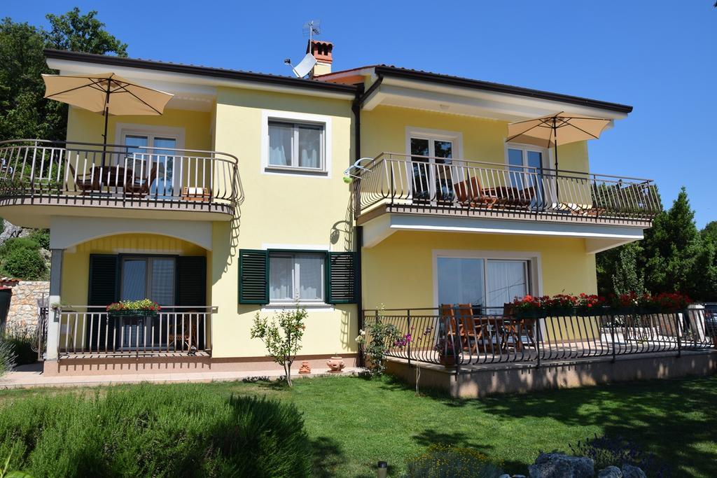 Apartments Sandra Brseč Екстериор снимка