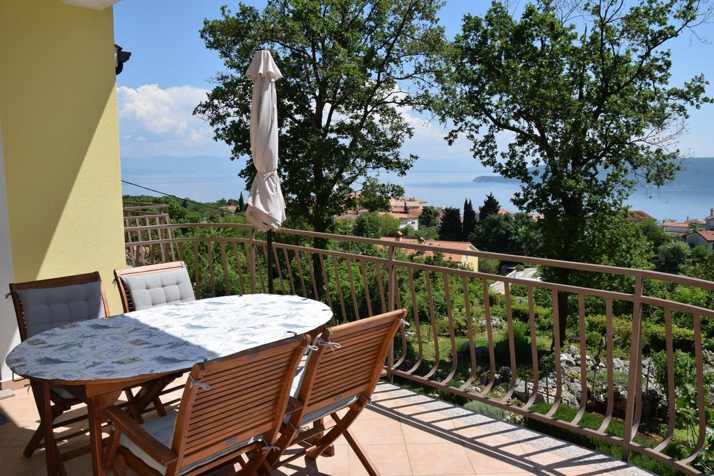 Apartments Sandra Brseč Екстериор снимка