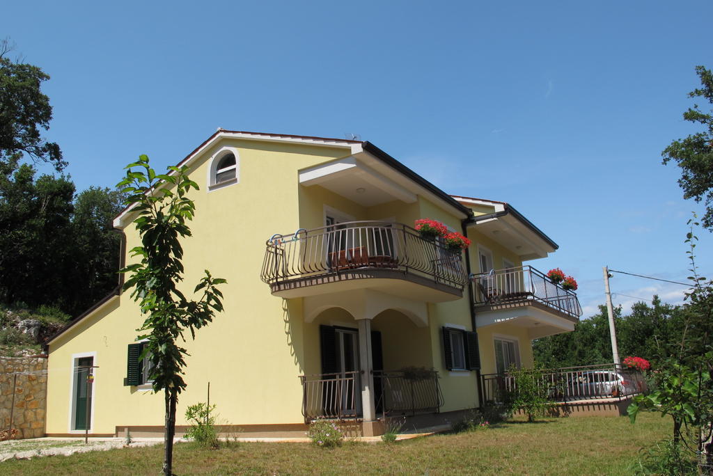 Apartments Sandra Brseč Екстериор снимка